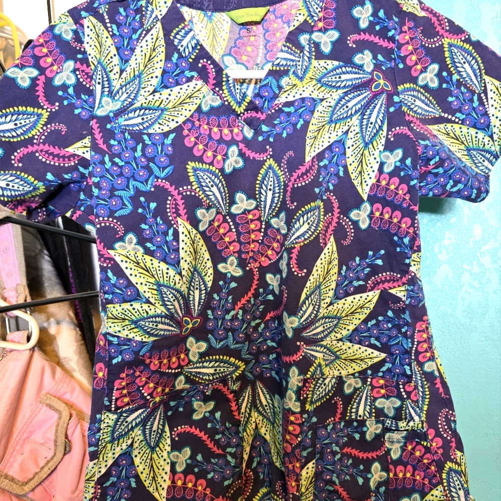 Vera Bradley scrub top